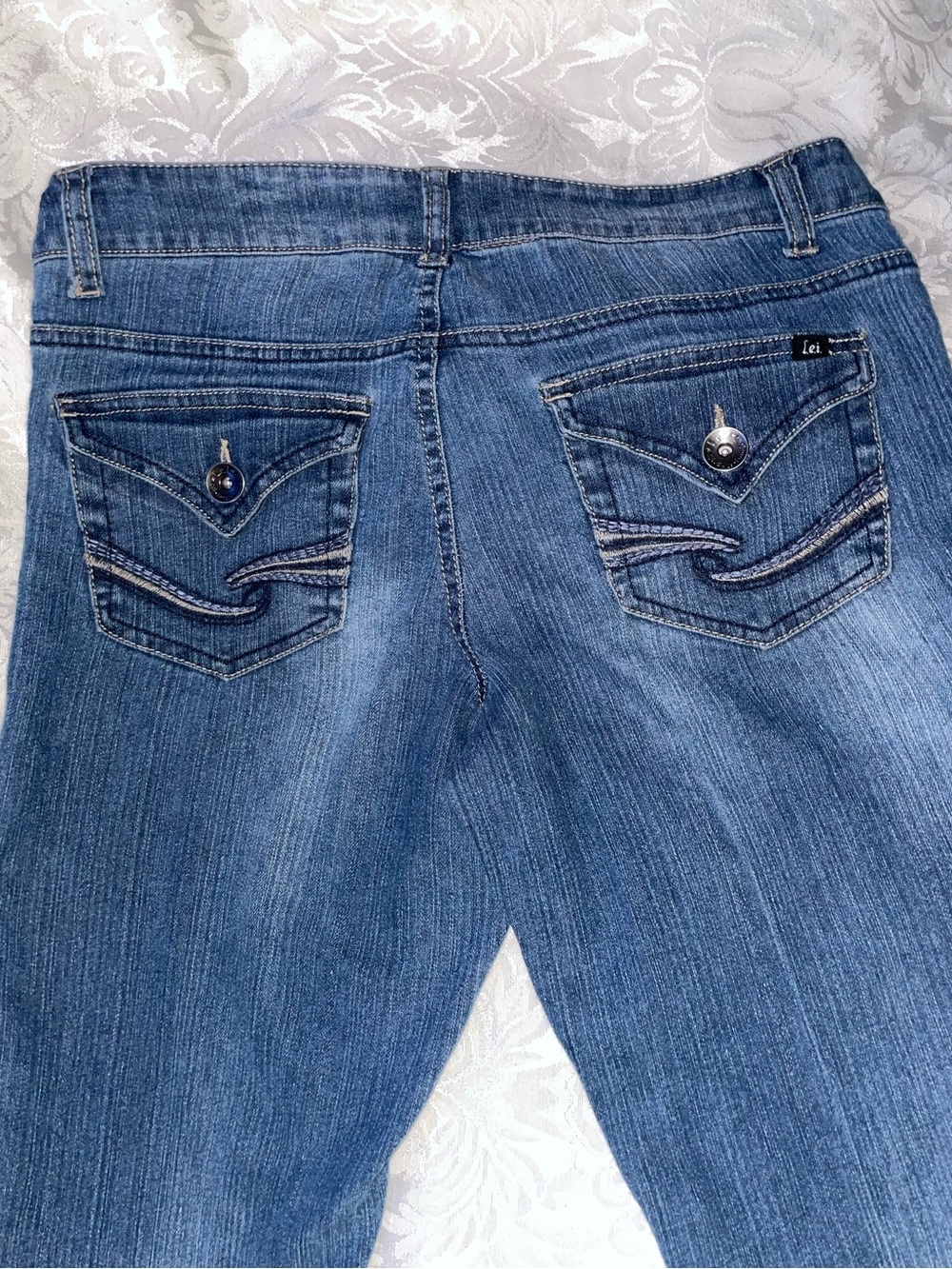 L.E.I Women's Blue Denim Skinny Jeans - Classic Back Pocket Detail